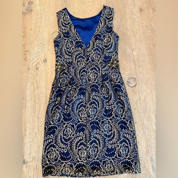 Embellished Brocade Sleeveless Sheath Dress. Blue and gold - satin lined. Size 6 - Picture 10 of 11